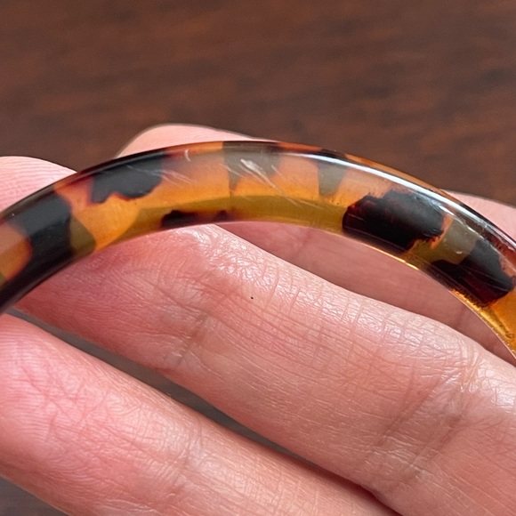 Vintage tortoise shell pattern cellulose acetate bangle bracelet - Picture 4 of 6